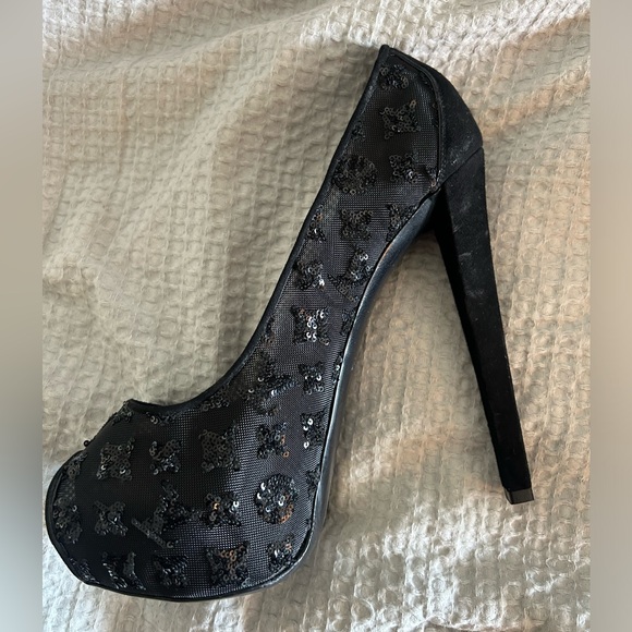 Louis Vuitton Black Shoe Great condition! Gently used! - Picture 2 of 5